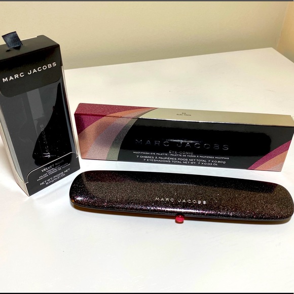 Marc Jacobs Eyeshadow Palette and Mascara Bundle!